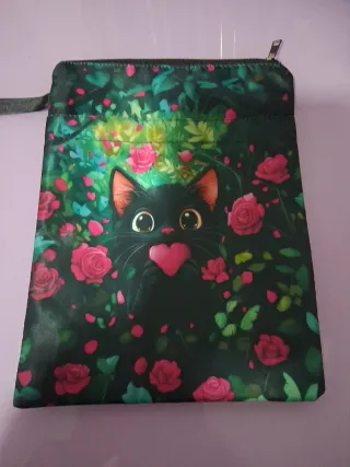 Funda libro gato negro rosas