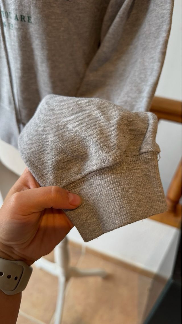 Sudadera gris con capucha - M