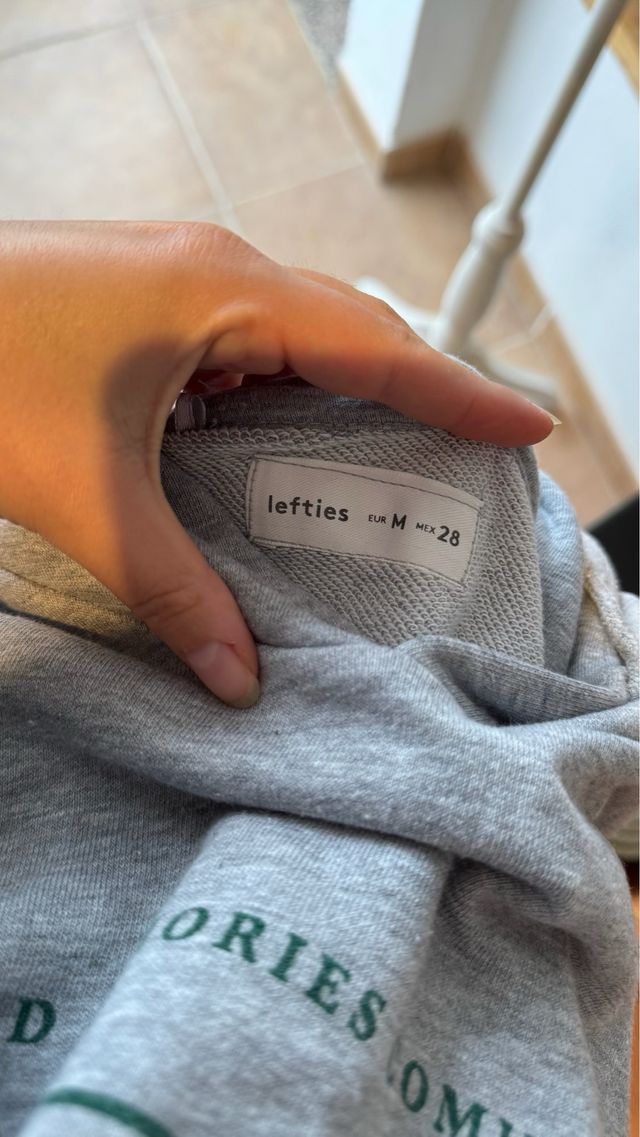 Sudadera gris con capucha - M