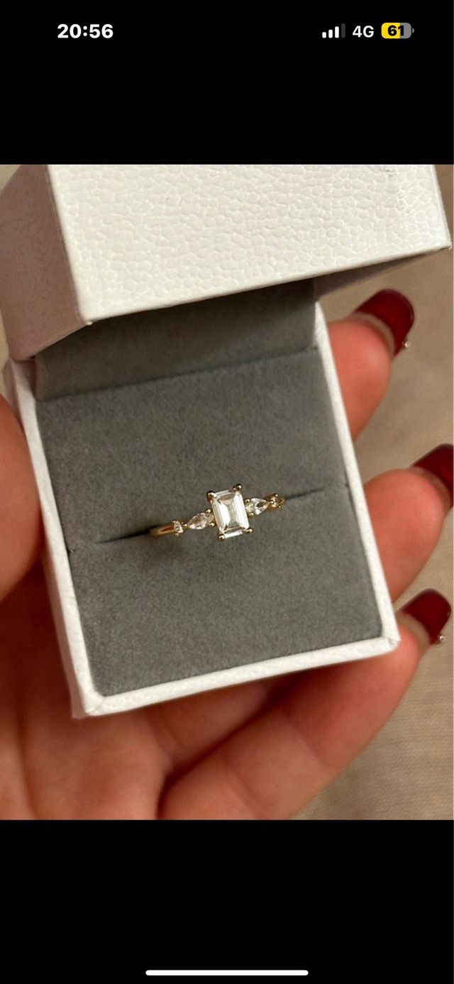 Anello in argento 925 placcato oro 18 con zirconi