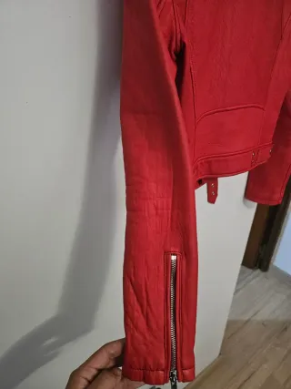 Chaqueta Roja de Cuero Maje
