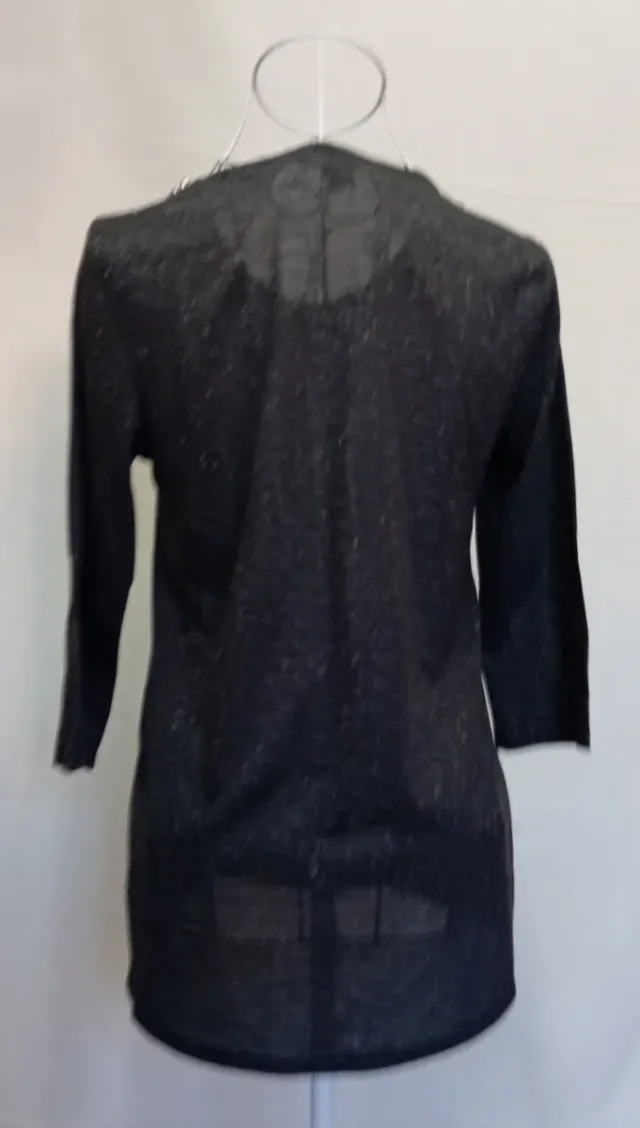 Camiseta negra con pedrería