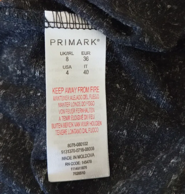 Camiseta negra con pedrería