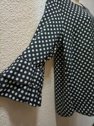 Blusa de mujer con lunares