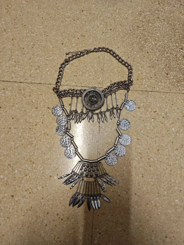 Collar plateado estilo boho