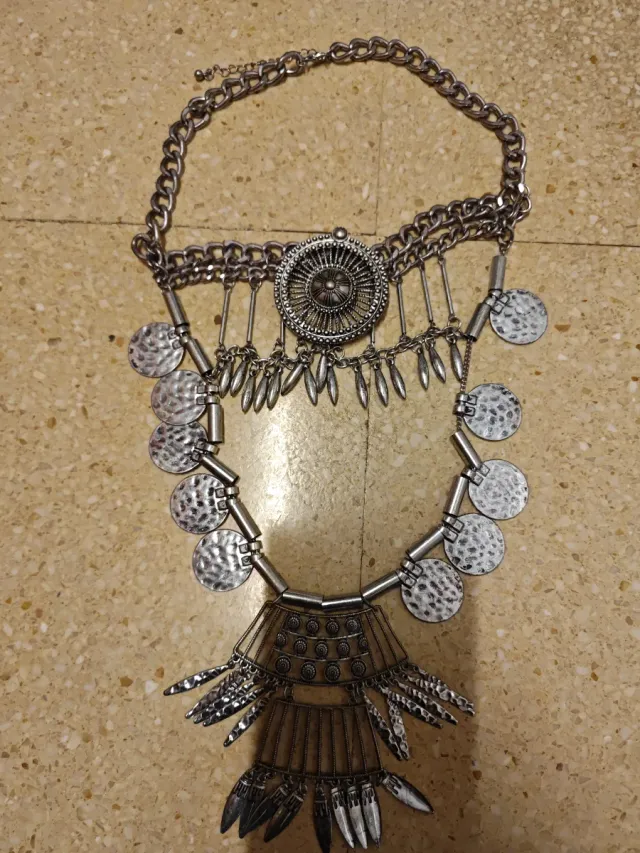 Collar plateado estilo boho