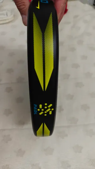 Pala de pádel R10 Negra y Amarilla