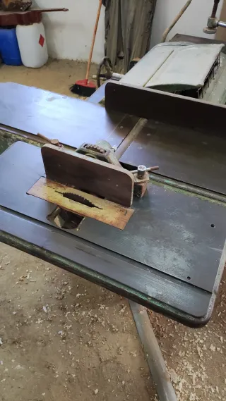 Combinada carpintería funcionando