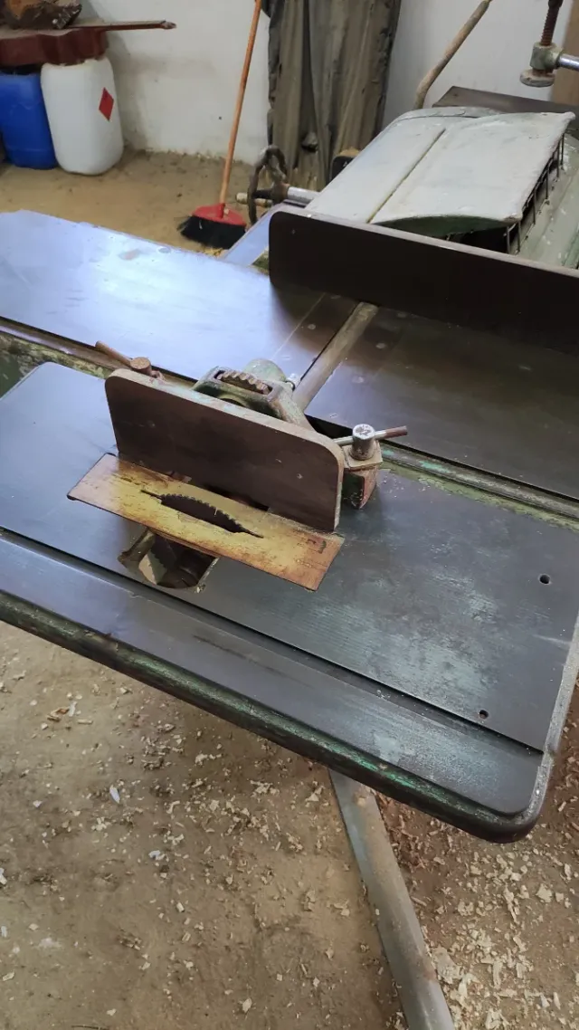 Combinada carpintería funcionando