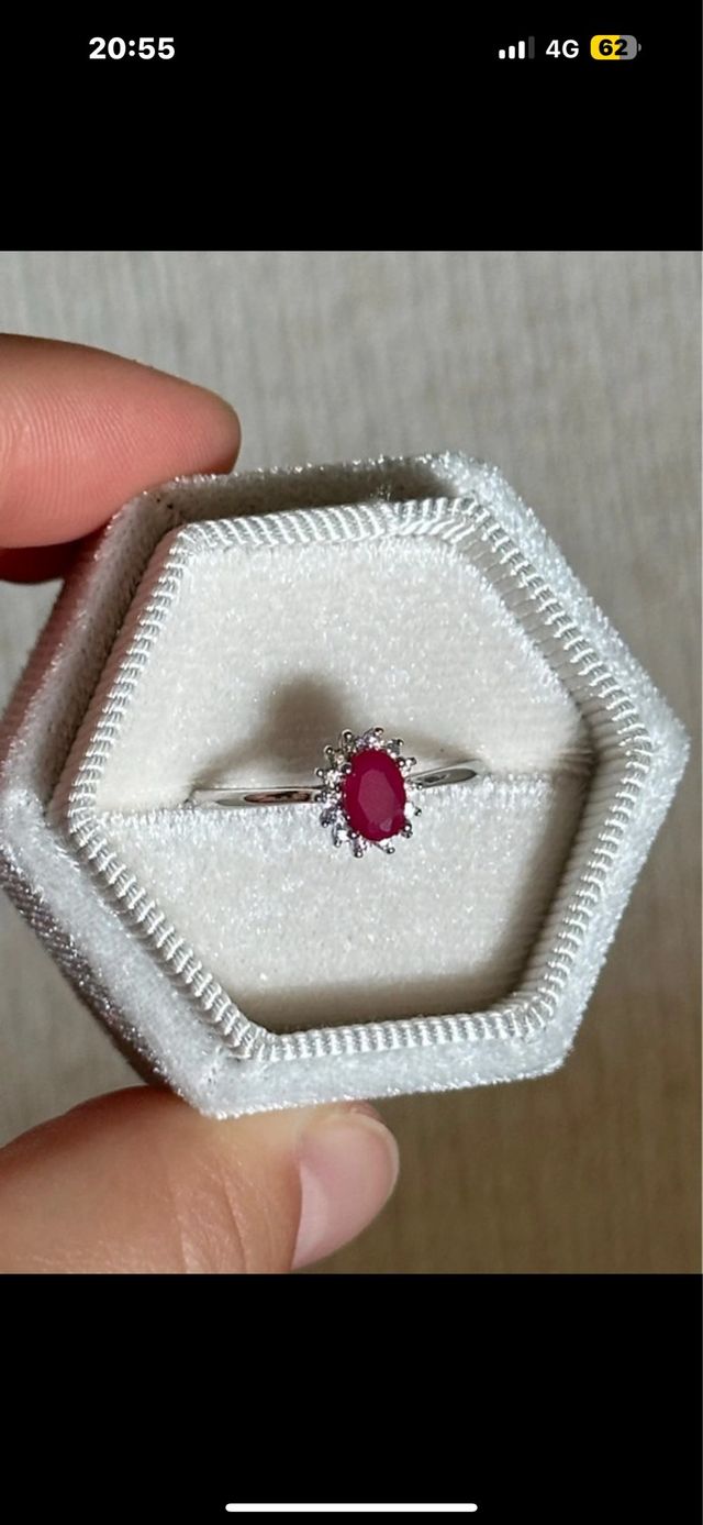 Anello in argento con radice di rubino
