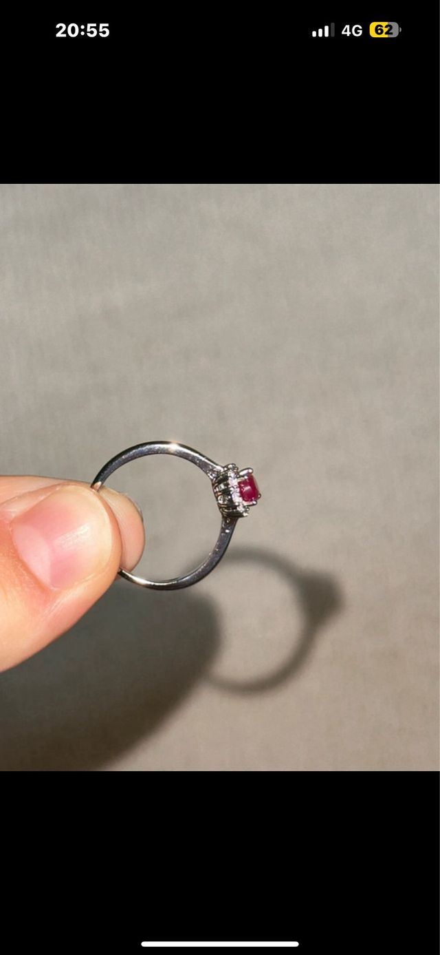 Anello in argento con radice di rubino