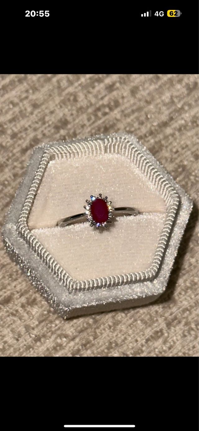Anello in argento con radice di rubino