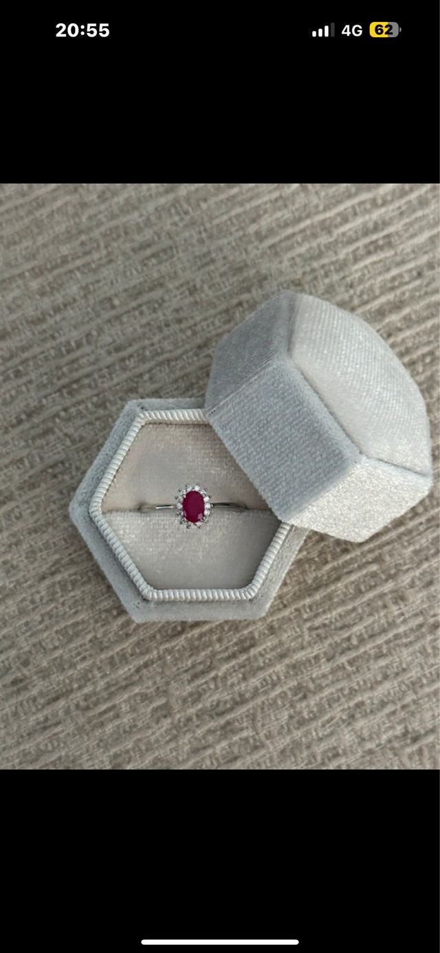 Anello in argento con radice di rubino