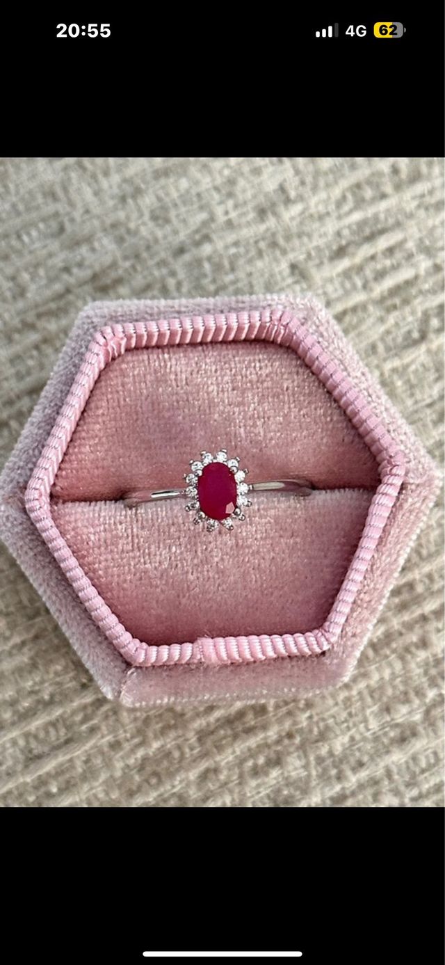 Anello in argento con radice di rubino