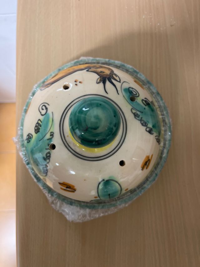 Quesera de cerámica pintada a mano