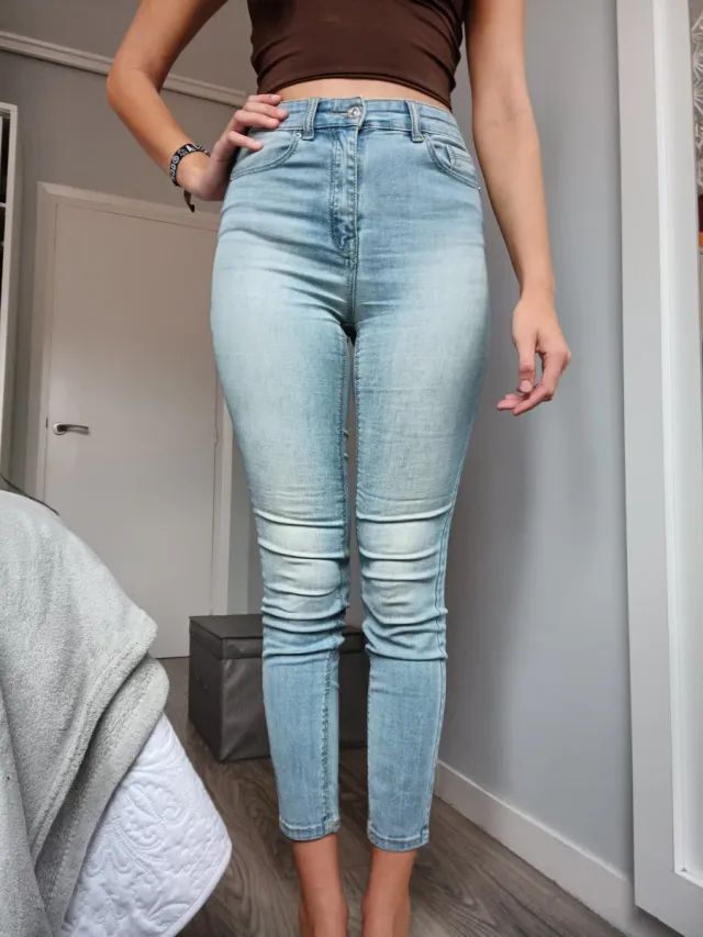 Vaquero pitillo Stradivarius azul