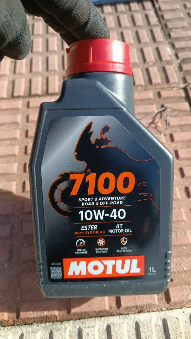 Aceite Motul 7100 10W-40 4T 1L sin abrir