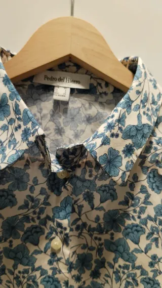 Camisa Pedro de hierro floral azul y blanco