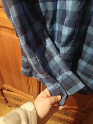 Camisa de cuadros azul y negra