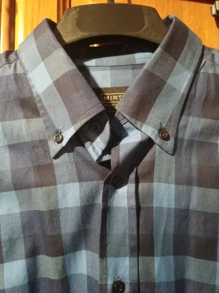 Camisa de cuadros azul y negra