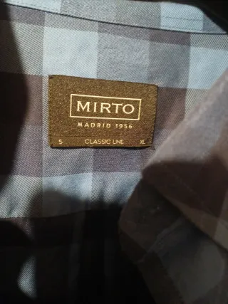 Camisa de cuadros azul y negra