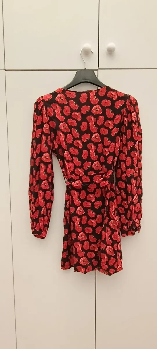 Vestido estampado floral rojo y negro