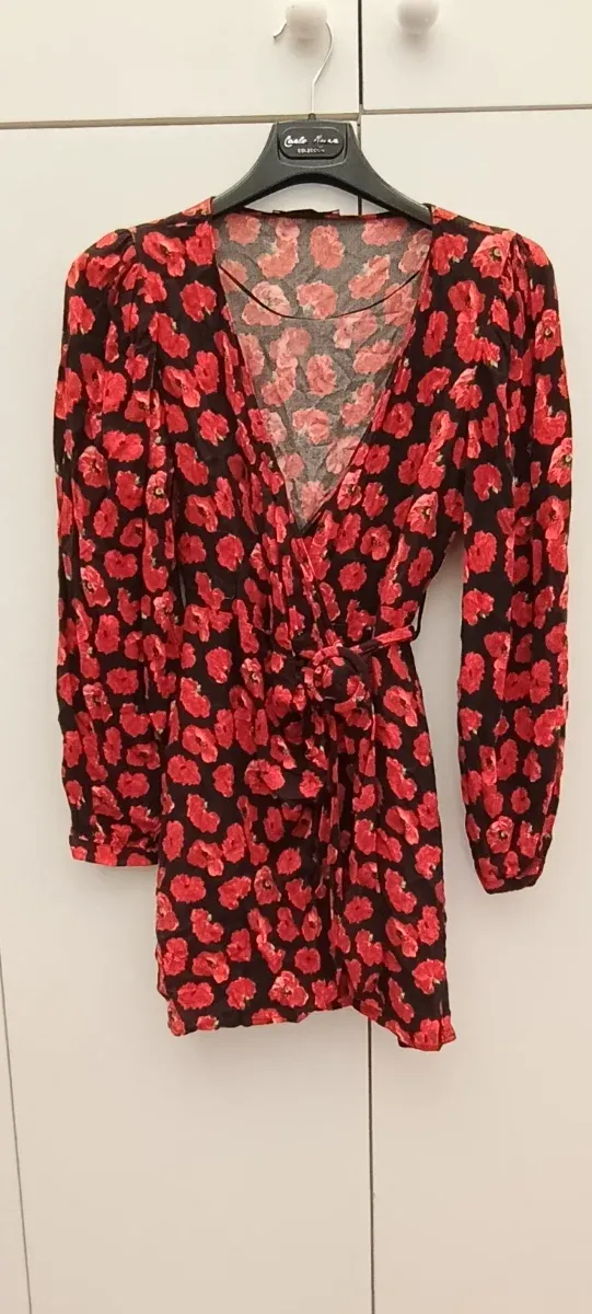 Vestido estampado floral rojo y negro