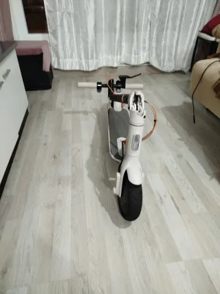 Patinete Eléctrico Xiaomi Serie 3 Blanco + Casco