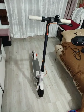 Patinete Eléctrico Xiaomi Serie 3 Blanco + Casco