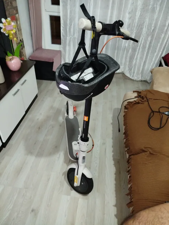 Patinete Eléctrico Xiaomi Serie 3 Blanco + Casco