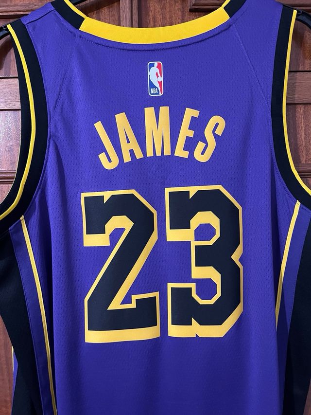 Camiseta Morada NBA Lakers LeBron James 23