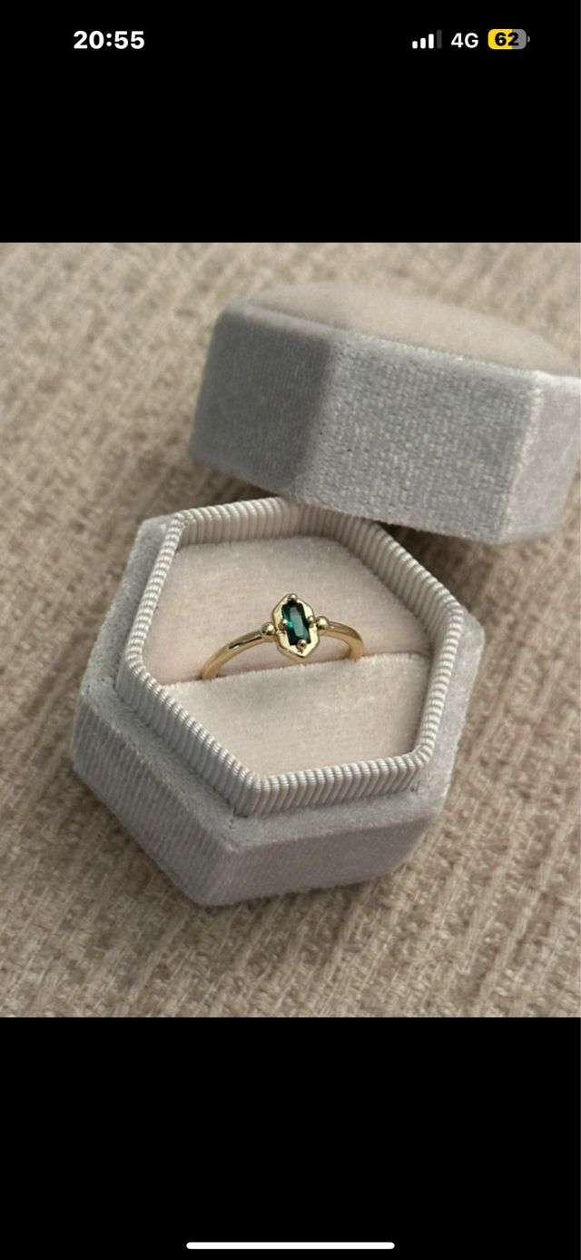 Anello oro con pietra verde