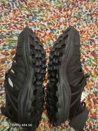 Zapatos de montaña negros