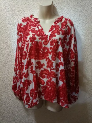 Blusa de mujer con estampado floral