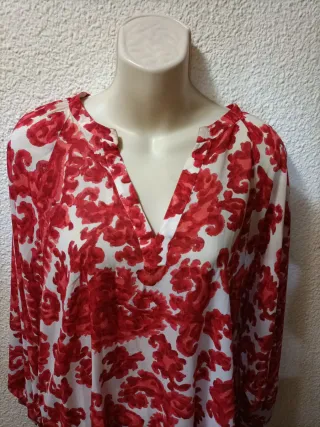Blusa de mujer con estampado floral