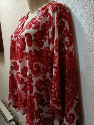Blusa de mujer con estampado floral