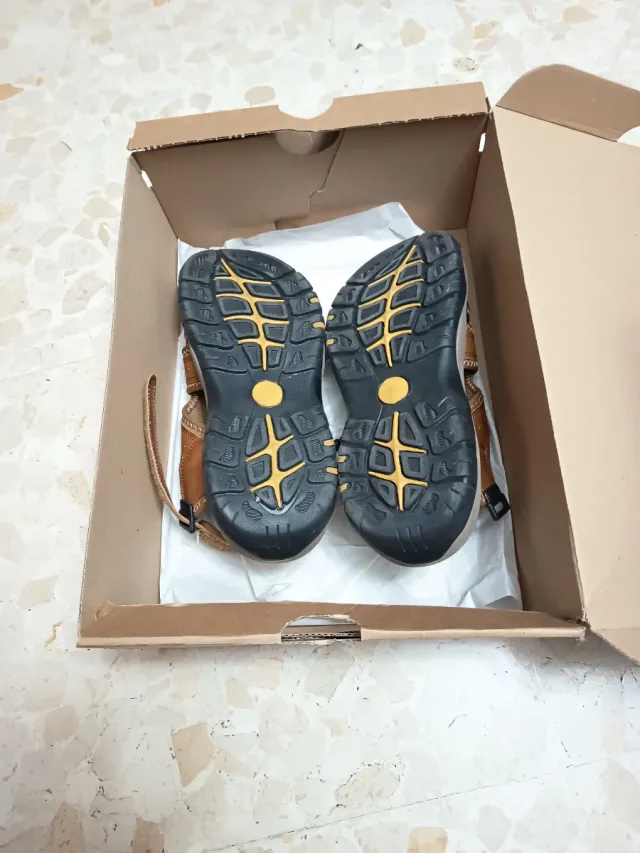 Sandalias de piel para hombre sin estrenar