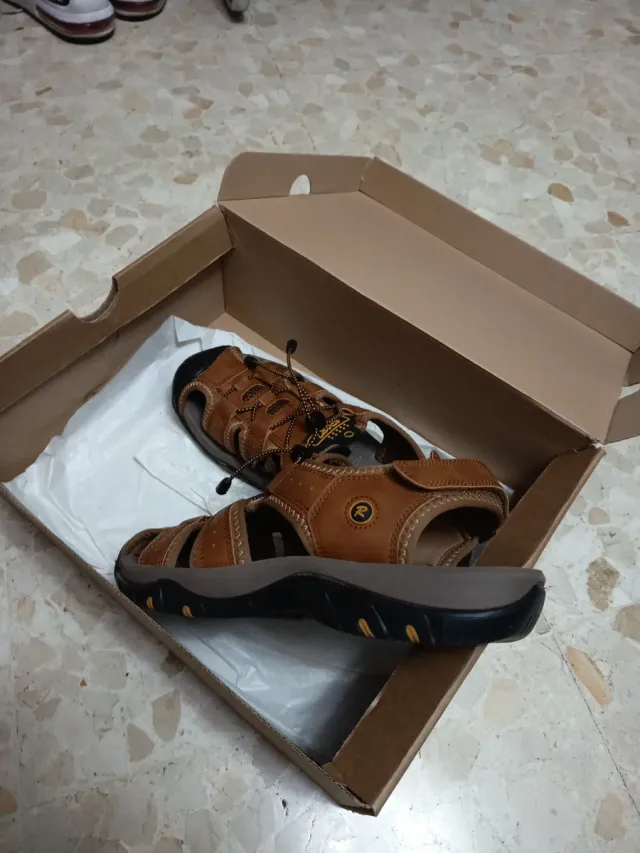 Sandalias de piel para hombre sin estrenar