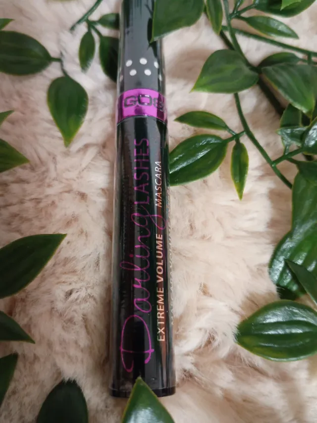 Máscara Gosh Volumen Extremo Negra y Morada