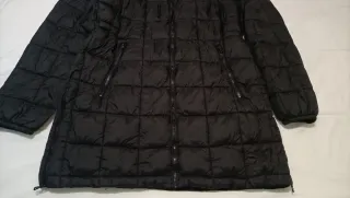 Chaqueta plumas Zara negra con gorro