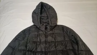 Chaqueta plumas Zara negra con gorro