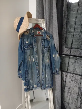 Chaqueta vaquera desgastada