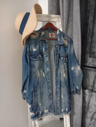 Chaqueta vaquera desgastada