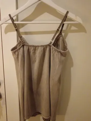 Camiseta tirantes lentejuelas beige/dorado