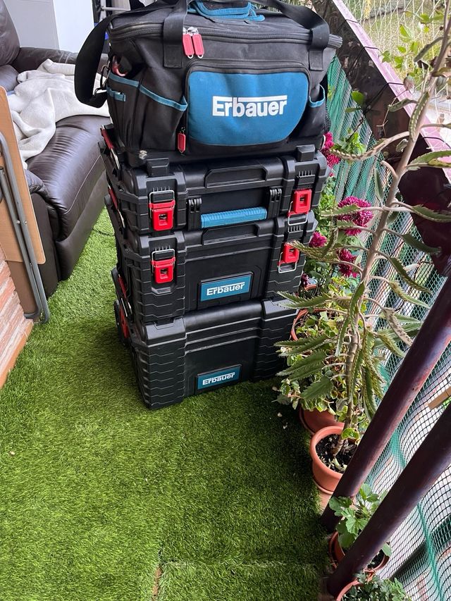 Maletín y cajas de herramientas Erbauer
