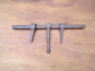 Cerrojo antiguo forja acabado bellota.