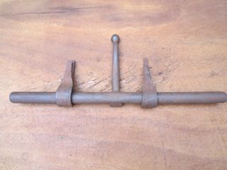 Cerrojo antiguo forja acabado bellota.