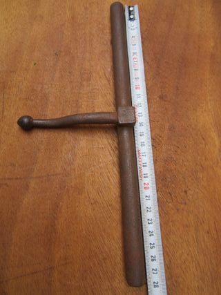 Cerrojo antiguo forja acabado bellota.