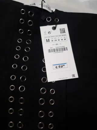 Falda Zara Negra Talla M con Ojetes NUEVA