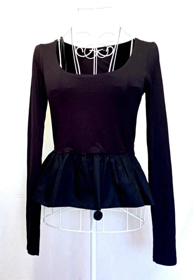 Camiseta negra Stradivarius manga larga peplum